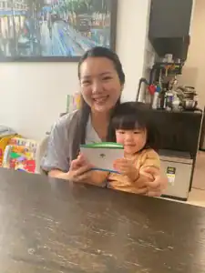 PaoPao menggunakan layanan kesehatan di HealthMed